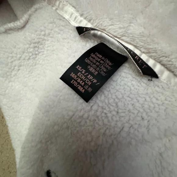 Cozy White Fleece Robe - Picture 4 of 4